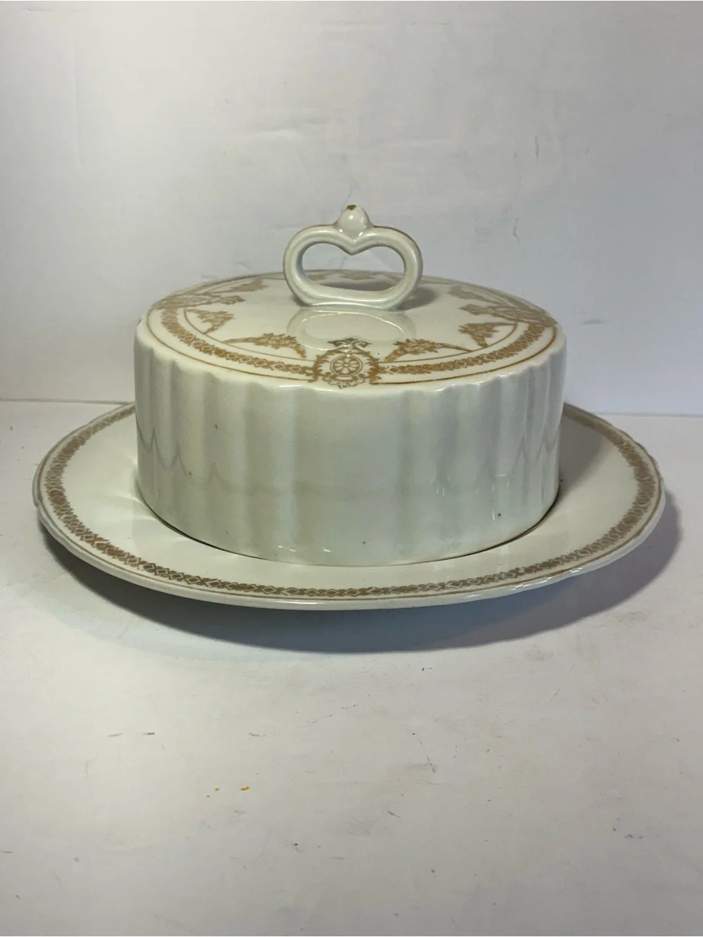 Vintage Unmarked Porcelain Covered Butter Dish / Cheese Keeper